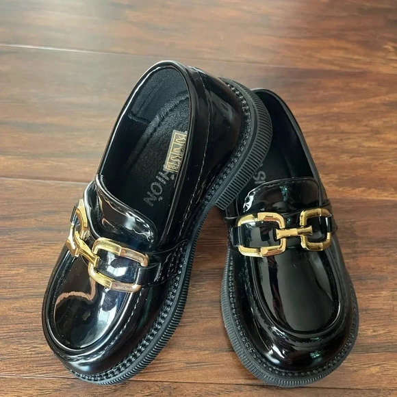 Black patent faux leather loafers with gold buckle- NWOT size 9 US-fashionable - Picture 8 of 8